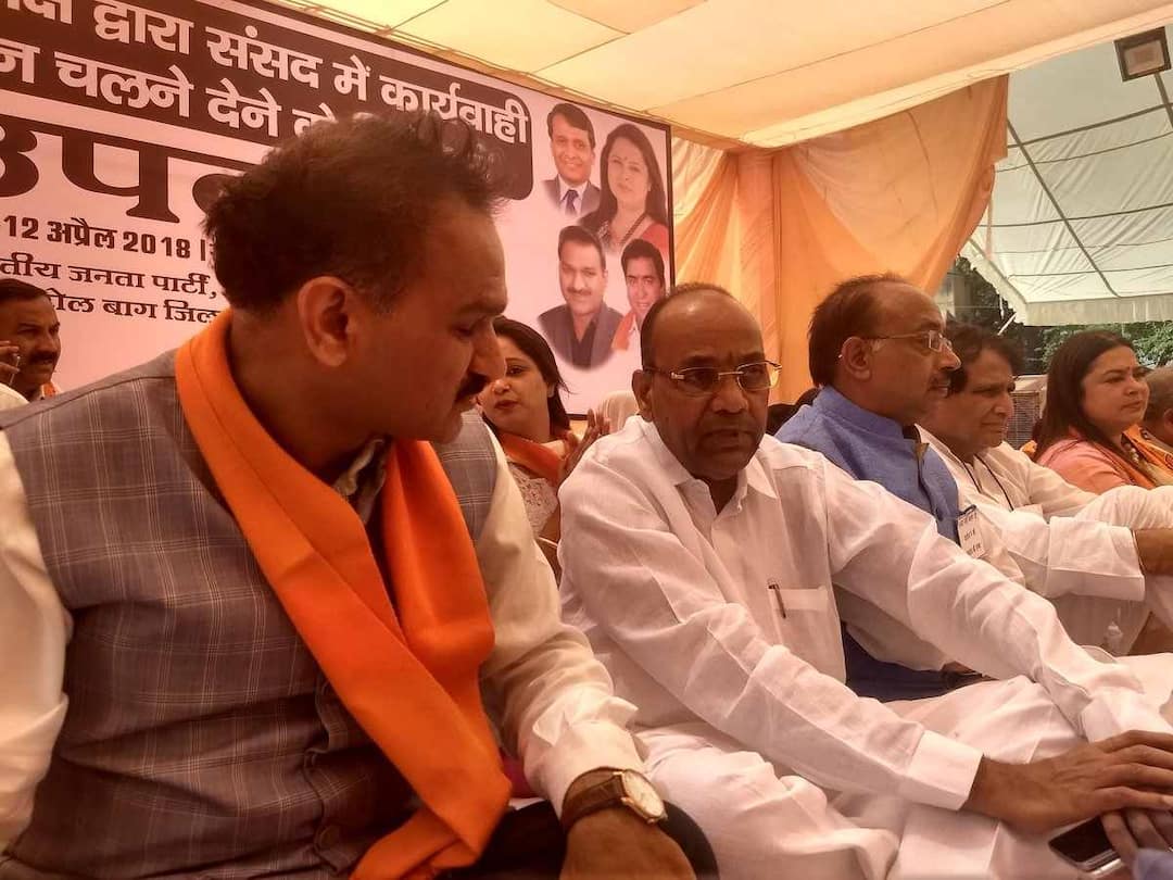 Shiv Sena Leader Anant Geete joins BJP fasting protest शिवसेनेचा दुटप्पीपणा : ‘सामना’तून टीका, दिल्लीत गितेंचं उपोषण