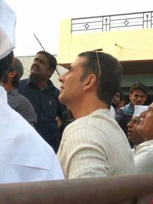 उदयनराजेंची \'केसरी\'च्या सेटवर अक्षय कुमारसोबत गळाभेट