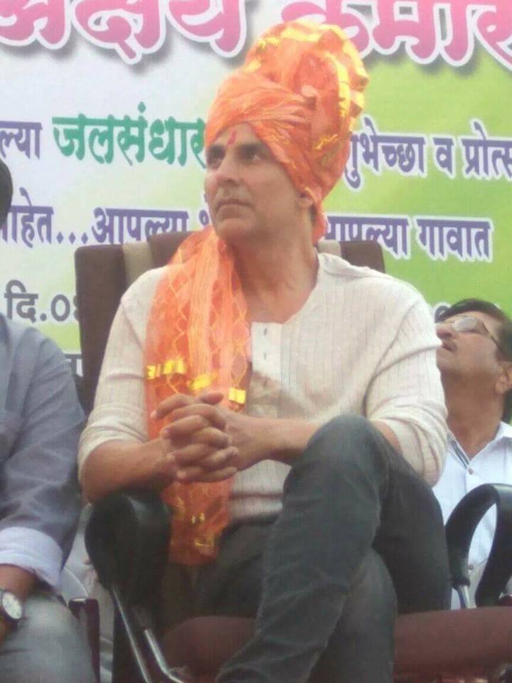 दोनच दिवसांपूर्वी पिंपवडे बुद्रुक या गावात पाणी फाउंडेशनच्या माध्यमातून जलसंधारणाच्या कामाला सुरुवात झाली आहे. 