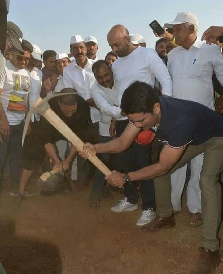 त्यासाठी कोल्हापूर परिक्षेत्राचे विशेष पोलीस महानिरीक्षक विश्वास नांगरे पाटील यांच्याशी त्याने संपर्क साधला आणि दोघेही पिंपवड्याच्या ग्रामस्थांसह श्रमदानात सहभागी झाले. 
