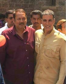 उदयनराजेंची \'केसरी\'च्या सेटवर अक्षय कुमारसोबत गळाभेट