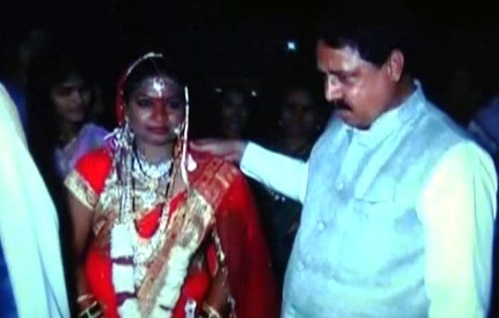 Nagpur : Muslim father performs Kanyadaan of his adopted Hindu daughter धर्मापलिकडचं लग्न...मुस्लीम वडिलांकडून हिंदू दत्तक मुलीचं कन्यादान!