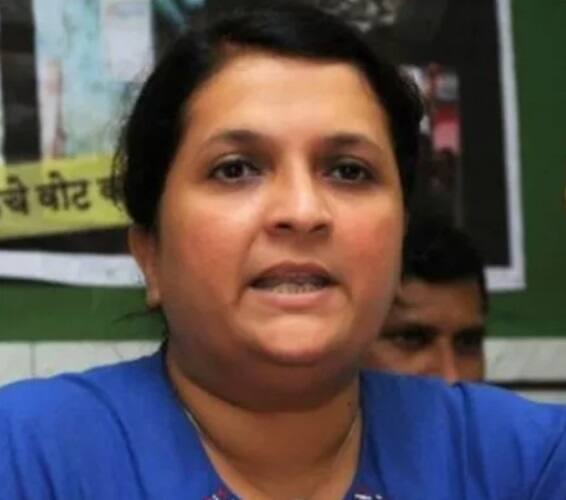 अंजली दमानियांविरोधात अटक वॉरंट जारी