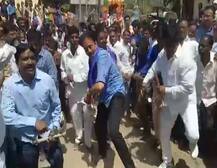 आंबेडकर जयंतीच्या मिरवणुकीत गिरीश महाजनांचं लेझीम नृत्य