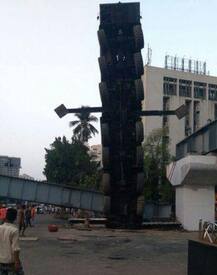 गोरेगावमध्ये पुलाचं काम सुरु असताना क्रेन कोसळली