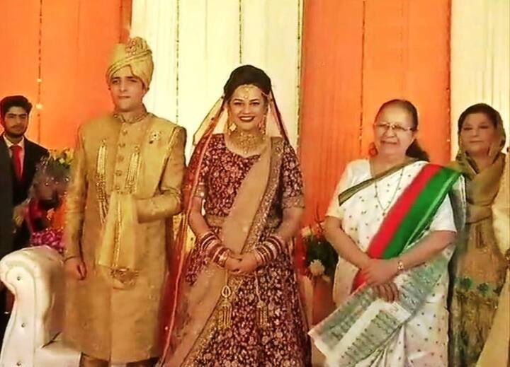 तर लोकसभेच्या अध्यक्षा सुमित्रा महाजनही त्यांच्या लग्नाच्या रिसेप्शनमध्ये आवर्जून हजर राहिल्या. 
