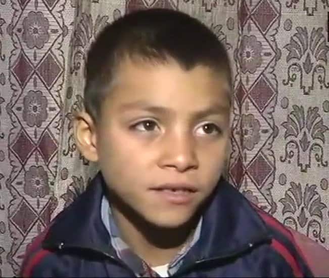 Muzaffar Ahmad Khan invented counting pen latest updates शब्द मोजणारं ‘काऊंटिंग पेन’, काश्मीरच्या मुलाचं संशोधन