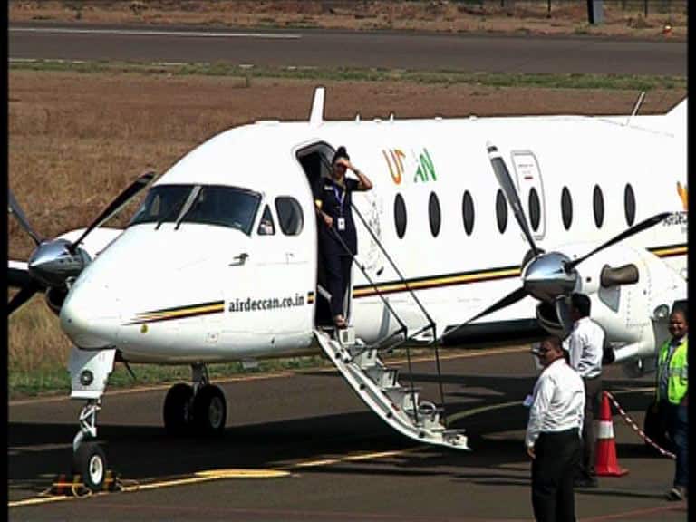 mumbai to kolhapur and kolhapur to mumbai udan air travel service to start from today कोल्हापुरात आज विमान उडणार, कचरा वेचणाऱ्या महिलांना पहिला मान