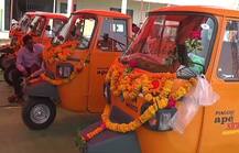 हिंगोलीत पारधी समाजातील तरुणांना अॅपे रिक्षांचं वाटप