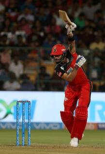 कोहलीचा धावांचा डोंगर, रैनाचा विक्रम मोडला!