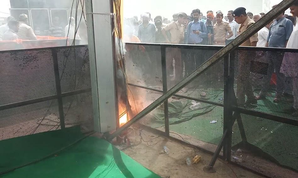 Short circuit At Amit Shah's Uttar Pradesh Meeting Venue In Rae Bareli रायबरेलीत भाजपच्या सभेवेळी शॉर्ट सर्किट, अमित शाह म्हणतात, हे शुभसंकेत