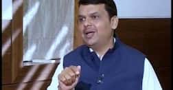 मुख्यमंत्री देवेंद्र फडणवीसांना अॅसिडिटीचा त्रास, दौरा रद्द करुन मुंबईला परतले