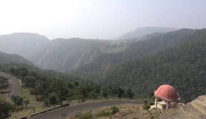 चिखलदरा : देशातील सर्वाधिक तापमान असलेल्या शहरांमध्ये विदर्भातील काही शहरं आहेत. मात्र या विदर्भात चिखलदरा हे थंड हवेचं ठिकाण पर्यटकांसाठी एक पर्वणी आहे. 