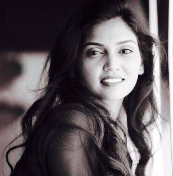  “एक अभिनेत्री म्हणून तुला शक्य तेव्हा आनंदाने लैगिंक संबंध ठेवावे लागतील. तो बोलता बोलता मला कुठेही स्पर्श करत होता, माझं चुंबन घेत होता. त्या धक्क्याने मी स्तब्ध झाले होते. मी त्याला रोखलं असता, त्याने तुला इंडस्ट्रीमध्ये काम करायचंय की नाही, अशी विचारणा करत, तुझा अॅटिट्यूड योग्य नसल्याचं म्हणाला” असं उषाने सांगितलं. 