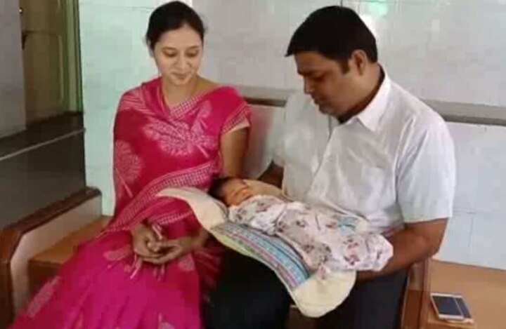 Buldana : Baby gets Aadhar card post 1 minute 48 seconds of birth latest update बुलडाण्यात बाळाच्या जन्मानंतर 1 मिनिट 48 सेकंदात 'आधार'कार्ड