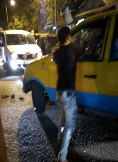 Drunken car driver attack on cash van in Dombivli डोंबिवलीत तरुणाने दारुच्या नशेत कॅश व्हॅन फोडली!