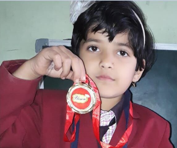 Gondia : 6 year old brain dead girl Revyani's parents donated her organs latest update अपघातात ब्रेन डेड, 6 वर्षांच्या चिमुरडीचं पाच लहानग्यांना जीवदान