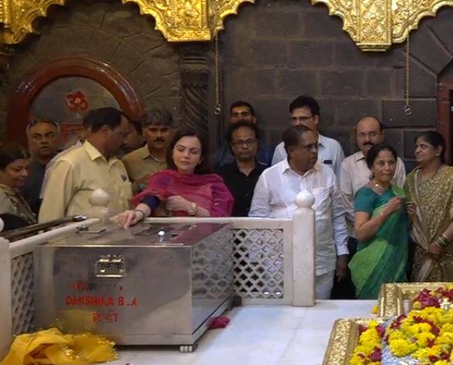रोहित शर्माच्या कर्णधारास साजेशा खेळीच्या जोरावर मुंबई इंडियन्सने आयपीएलच्या सामन्यात चेन्नई सुपर किंग्सचा आठ विकेट्सनी धुव्वा उडवला. 