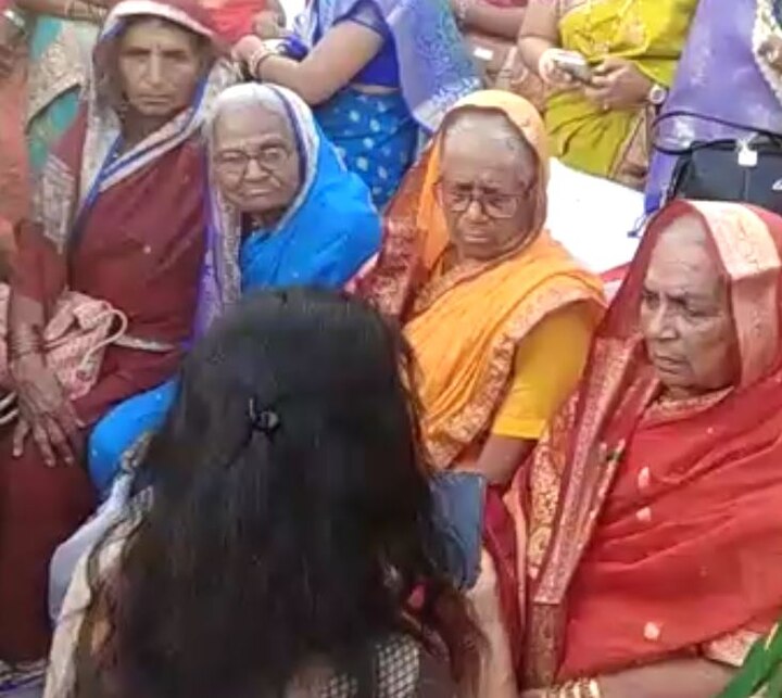 पाहा आणखी फोटो