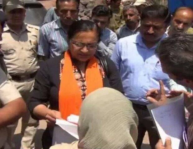 Woman officer shot dead by hotel owner in Kasauli अवैध बांधकाम पाडणाऱ्या महिला अधिकाऱ्याची हॉटेल मालकाकडून हत्या