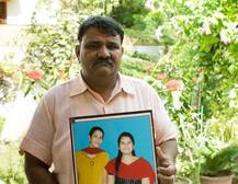 मुली वाढतात झाडांसोबत…