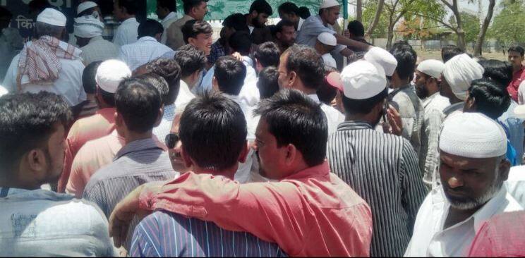 Nanded : Two youth beaten up by mob for allegedly defaming teacher-student latest update शिक्षक-विद्यार्थिनीची बदनामी केल्याचा जाब विचारत दोघांना मारहाण