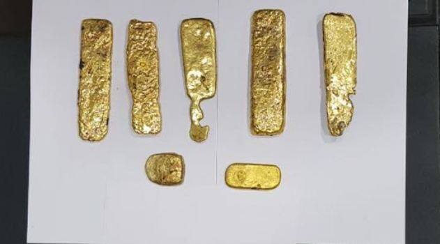 एक कोटीच्या सोन्याची तस्करी, पुणे विमानतळावर महिलेला अटक