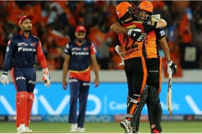 IPL 2018 : Sunrisers Hyderabad beat Delhi Daredevils to top tally latest update IPL 2018 : दिल्लीचा धुव्वा उडवून हैदराबाद गुणतालिकेत अव्वल