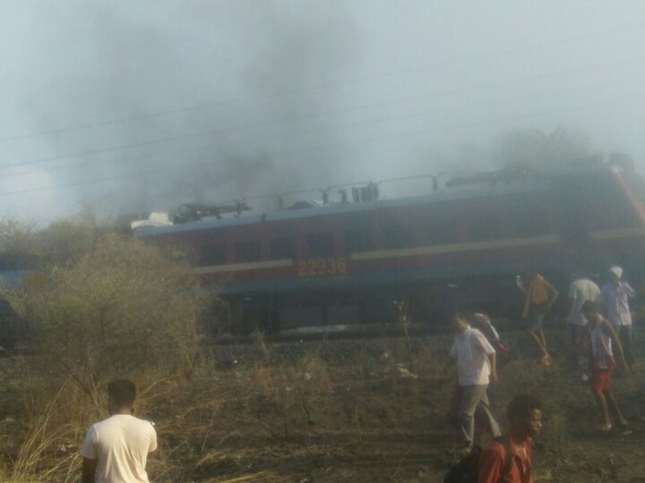 howrah mumbai mail express engine catch fire assistant motorman died हावडा-मुंबई मेल एक्स्प्रेसच्या इंजिनला आग, सहाय्यक मोटरमनचा मृत्यू