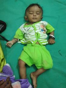 आईच्या हातातून सहा महिन्यांचं बाळ सटकलं, चिमुकल्याचा मृत्यू