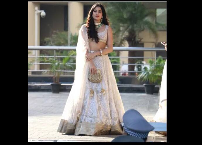 या संगीत सोहळ्यासाठी जान्हवीने खास ड्रेस परिधान केला होता. 