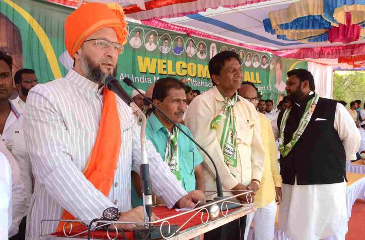 यावेळी ओवेसींनी कर्नाटकमधील काँग्रेस सरकारवरही निशाणा साधला.
