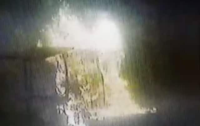 उल्हासनगरमध्ये अज्ञातांनी रिक्षा पेटवली, घटना सीसीटीव्हीत कैद