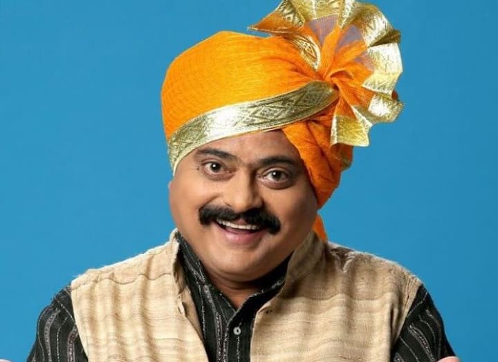 आपल्या महाराष्ट्राचे लाडके सरपंच...जगभर हास्याची हवा करुन आलेले, विदर्भाचे ब्रॅंड अॅम्बेसेडर भारत गणेशपुरे यांचं आज लग्न आहे. काय म्हणताय भारतचं लग्न झालंय? 18 वर्षांपूर्वी? मग भारत आता कोणाशी लग्न करत आहेत?