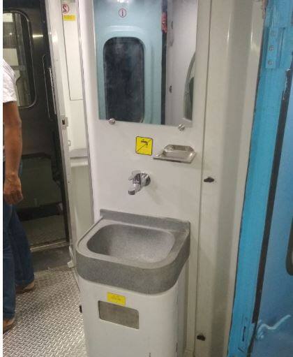 जिल्ह्यातील चाकरमान्यांची प्रमुख भिस्त असणारी रेल्वेगाडी म्हणून मनमाड-नाशिक-मुंबई पंचवटी एक्स्प्रेसची ओळख आहे. नोकरी, व्यापार, तत्सम कारणांस्तव हजारो नागरिक या गाडीने प्रवास करतात.