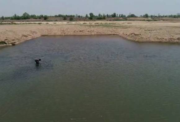 अधिकाऱ्यांनी वेड्यात काढलं, पण गोंदियाच्या जिल्हाधिकाऱ्यांनी दुष्काळाचं चक्रव्यूह भेदलं!