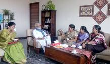 ...आणि भुजबळांच्या गळ्यात मफलर झळकला!