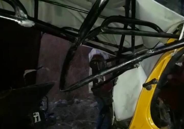 हा अपघात इतका भीषण होता की यात रिक्षाचा अक्षरश: चुराडा झाला आहे. त्यामुळे मृतदेहांची ओळख पटण्यातही अडचणी येत आहेत.