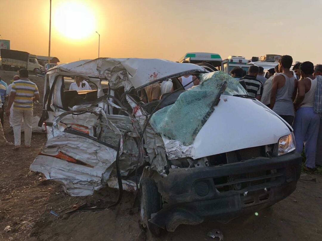 accident on Jalgaon dhule road five died latest updates जळगाव जिल्ह्यात भीषण अपघात, पाच जणांचा जागीच मृत्यू