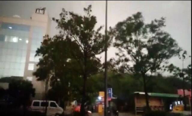 दिल्लीत धुळीच्या वादळासह मुसळधार पावसाला सुरुवात