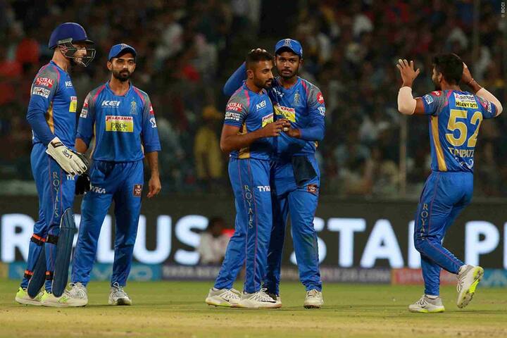 आयपीएलच्या रणांगणात आजचं मुख्य आकर्षण असलेला मुंबई इंडियन्स आणि राजस्थान रॉयल्स संघांमधला सामना रात्री आठ वाजता खेळवण्यात येईल. 