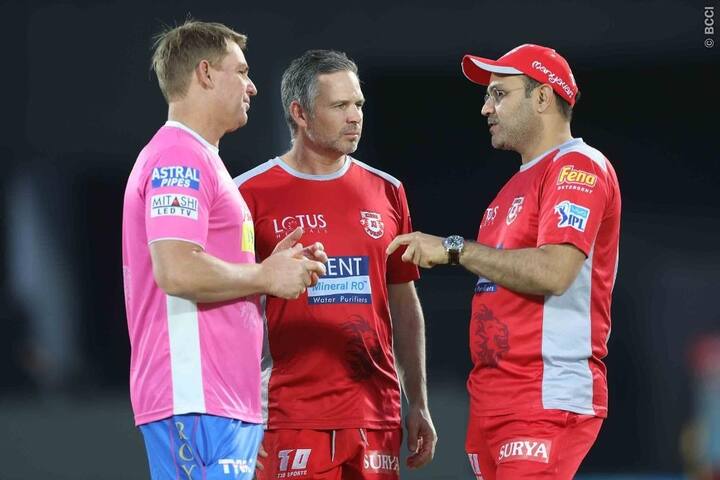 वॉर्नने इंस्टाग्राम पोस्टच्या माध्यमातून आपण जात असल्याची माहिती दिली. आजचा दिवस हा आपला राजस्थान रॉयल्ससोबतचा अखेरचा दिवस आहे. आयपीएलमध्ये सहभाग घेऊन आनंद झाला, असं त्यांनी म्हटलं आहे.