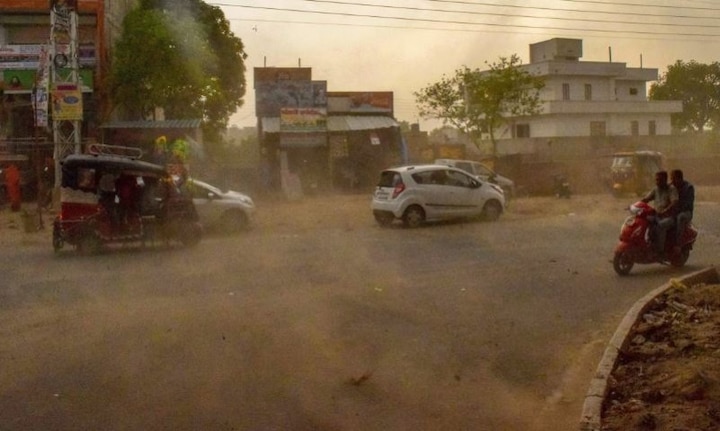Dust storm in inorth India latest updates उत्तरेत धुळीच्या वादळाचं थैमान, आतापर्यंत 68 जणांचा मृत्यू