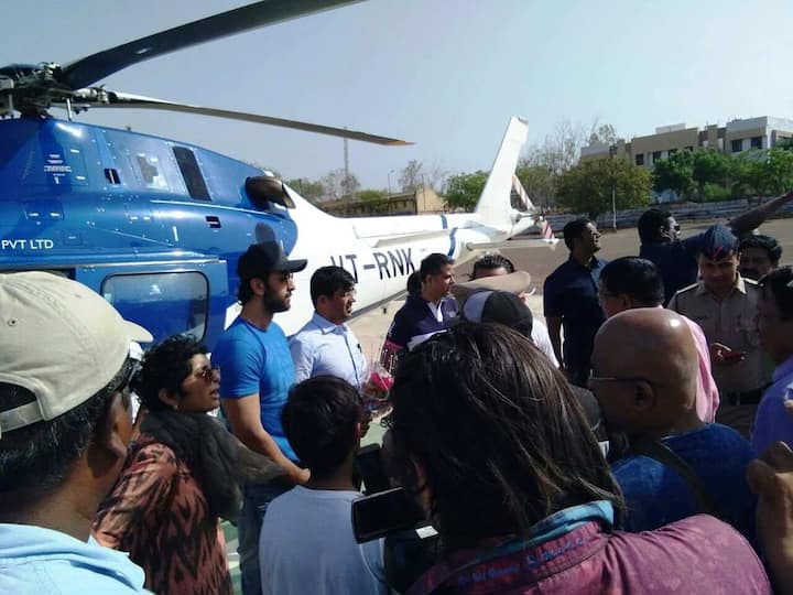 नंदुरबारच्या दहिंदुले आणि उमरेद या गावात अभिनेता आमीर खान , रणबीर कपूर आणि किरण राव यांनी श्रमदान केलं. 