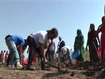 आमीर, रणबीर आणि किरण राव यांचे नंदुरबारमध्ये दुष्काळाशी दोन हात