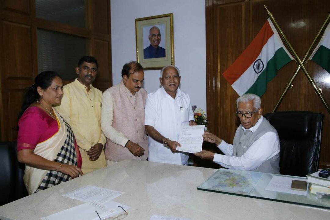 कर्नाटक विधानसभा निवडणूक निकाल 2018 Live: दोन्ही पक्षांकडून सत्तास्थापनेचा दावा Karnataka Assembly Election Results 2018, votes counting status in Marathi कर्नाटक विधानसभा निवडणूक निकाल 2018 Live: दोन्ही पक्षांकडून सत्तास्थापनेचा दावा