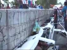 वाराणसीत फ्लायओव्हरचा भाग कोसळला, गाड्यांचा चेंदामेंदा, 16 जणांचा मृत्यू