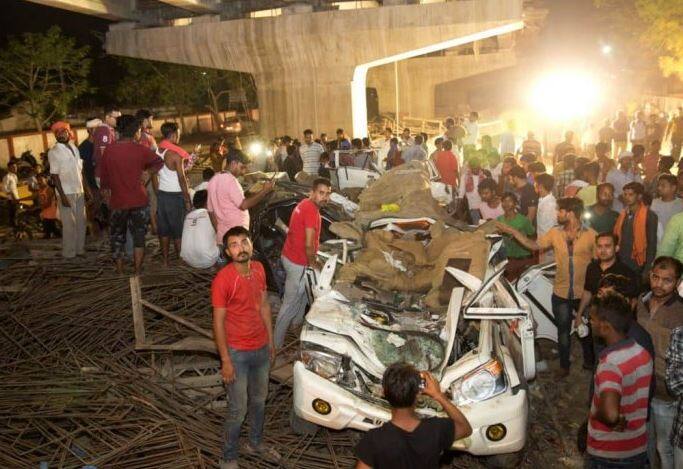 दरम्यान, मध्यरात्री योगी आदित्यनाथ यांनी घटनास्थळाला भेट दिली. त्यांनी जिल्हा प्रशासन आणि संबंधित विभागाला युद्धपातळीवर मदत देण्याचे आदेश दिले. 