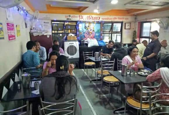 फूडफिरस्ता : न्यू रिफ्रेशमेंट हाऊस