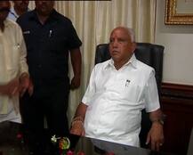 कर्नाटक LIVE : येडीयुरप्पा मुख्यमंत्रीपदाच्या खुर्चीत विराजमान